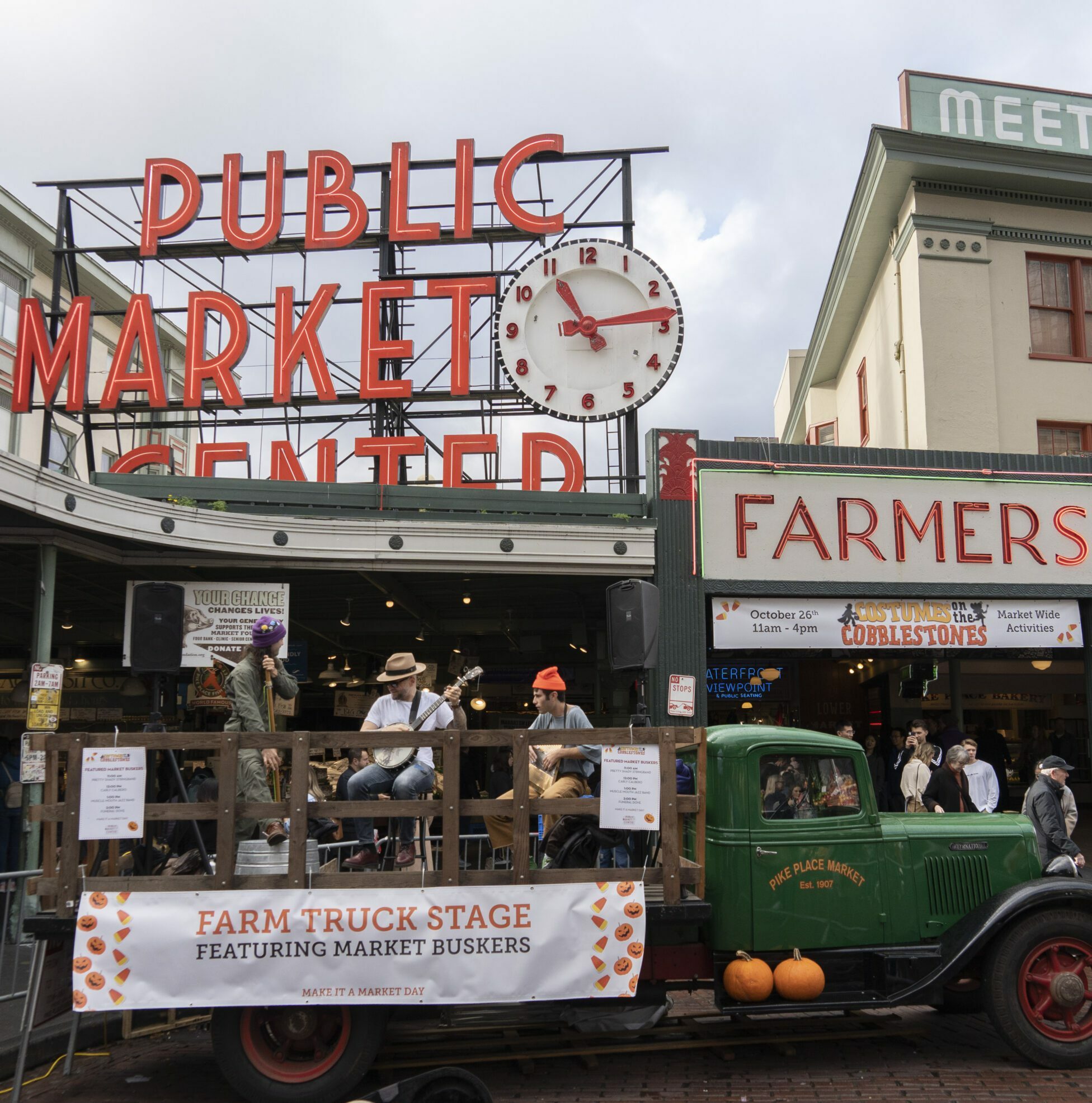 are dogs allowed at pikes place market