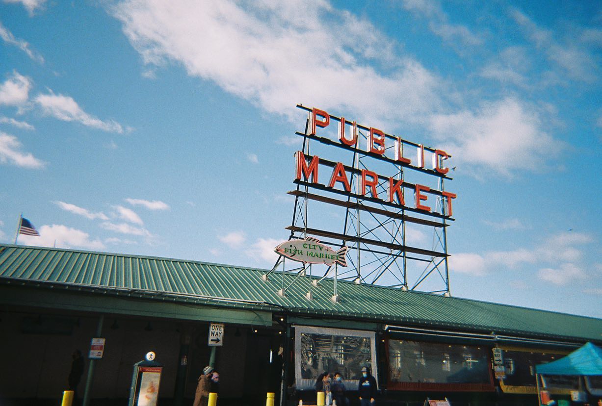 pike place market sign
